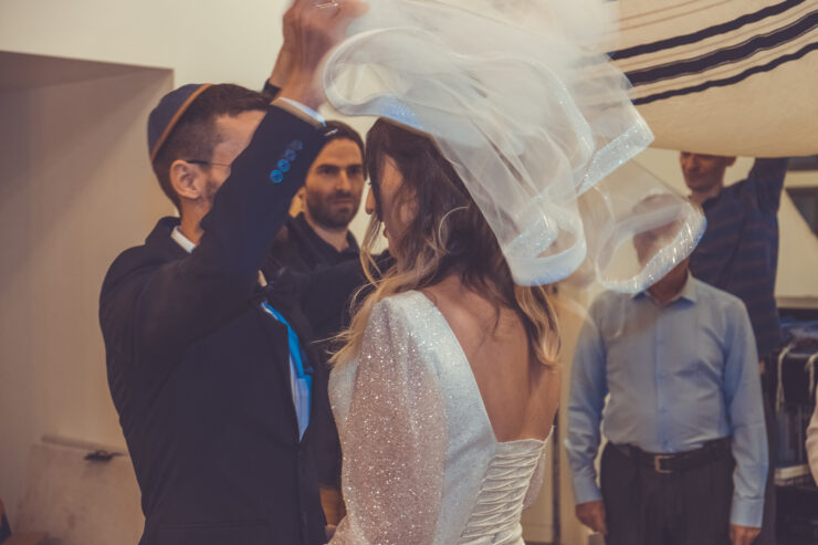 מוכרת שמלת כלה במצב כמו חדש. קניתי  באיסטנבול. מידה S-L